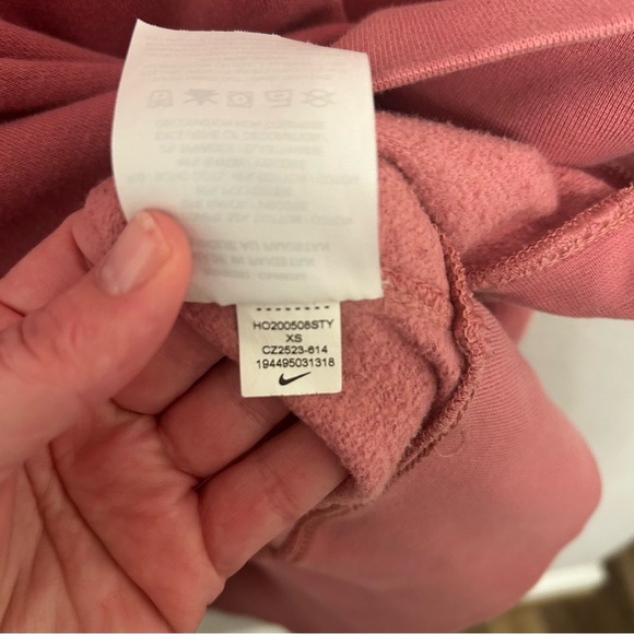 Nike Women's Mauve Crewneck Sweatshirt - Picture 5 of 7